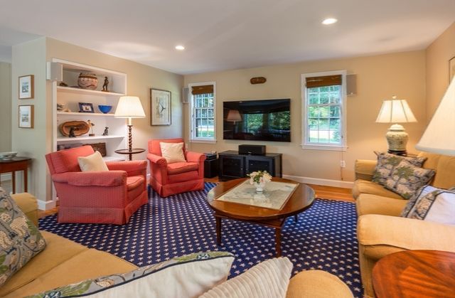 494 Asbury St, Hamilton, MA 01936