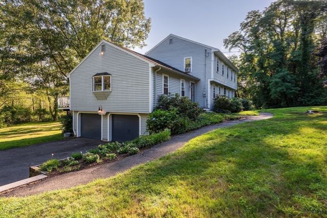 494 Asbury St, Hamilton, MA 01936