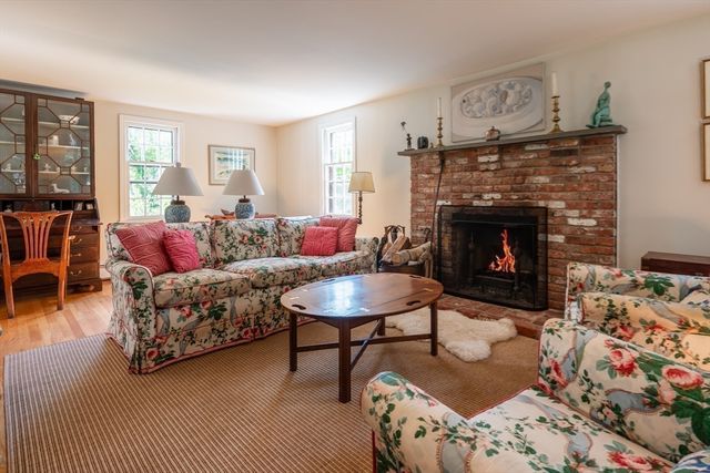 494 Asbury St, Hamilton, MA 01936
