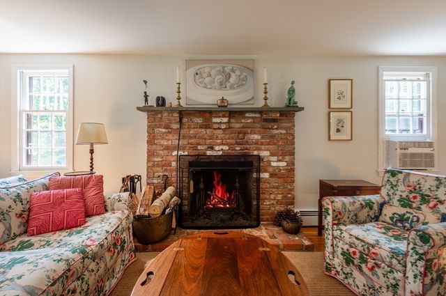 494 Asbury St, Hamilton, MA 01936