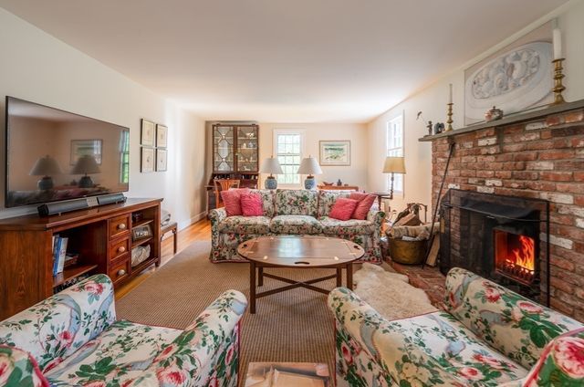 494 Asbury St, Hamilton, MA 01936