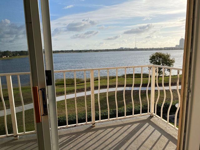 480 Executive Center Drive 4a, West Palm Beach, FL 33401