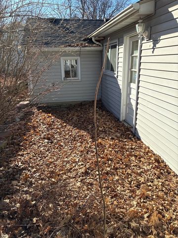 804 Monroe Avenue, Dixon, IL 61021