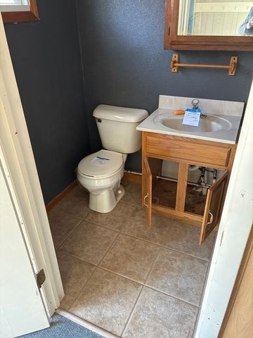 804 Monroe Avenue, Dixon, IL 61021