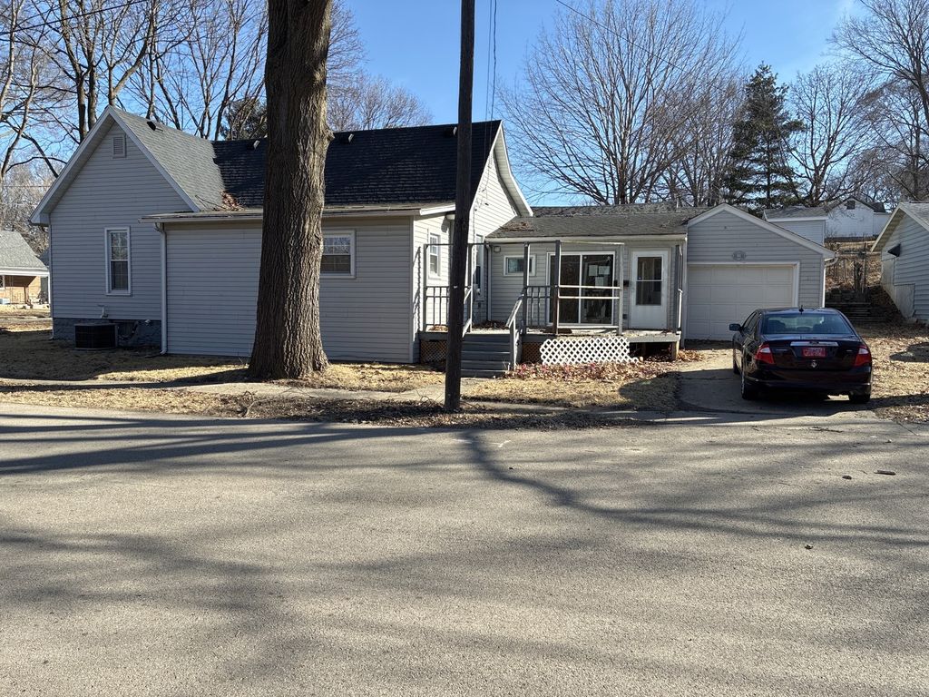 804 Monroe Avenue, Dixon, IL 61021