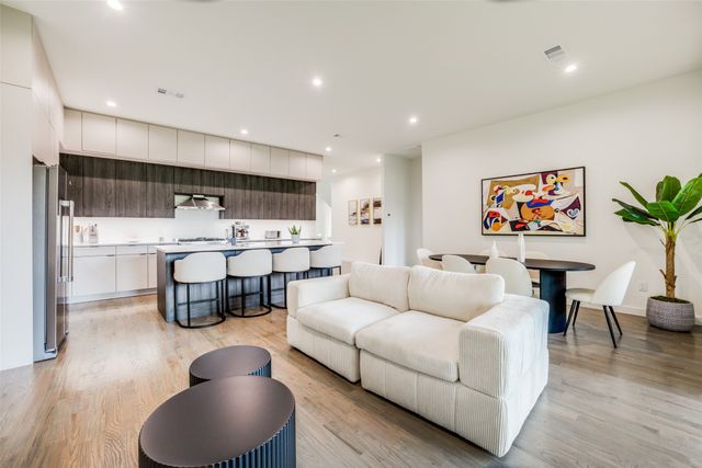 3423 N Winnetka Avenue, Dallas, TX 75212
