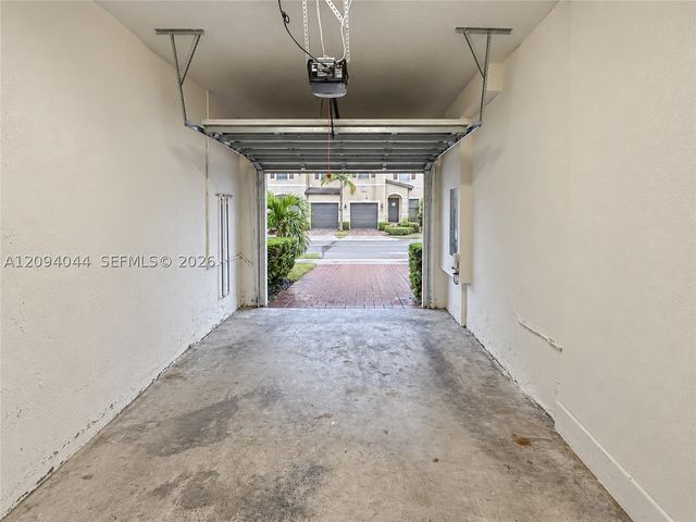 10306 W 33rd Ln, Hialeah, FL 33018