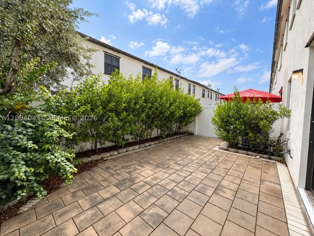 10306 W 33rd Ln, Hialeah, FL 33018