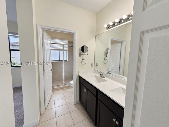 10306 W 33rd Ln, Hialeah, FL 33018