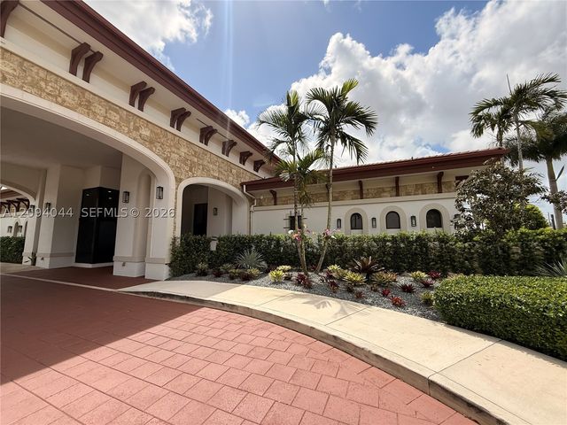10306 W 33rd Ln, Hialeah, FL 33018