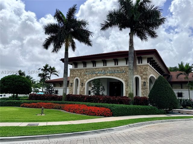 10306 W 33rd Ln, Hialeah, FL 33018