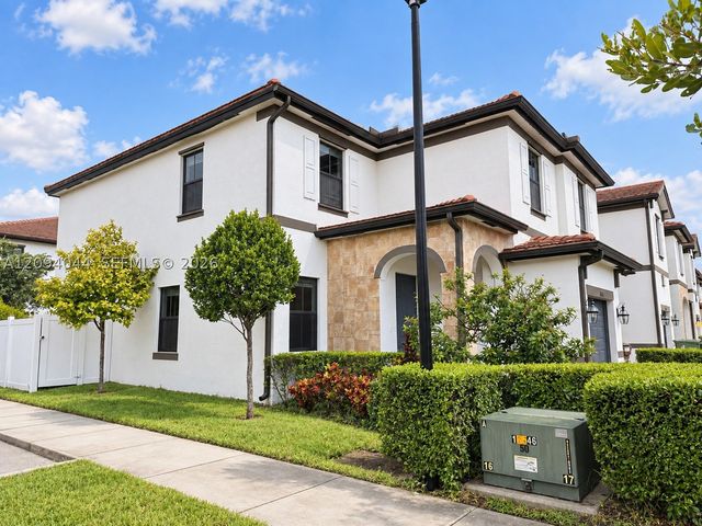 10306 W 33rd Ln, Hialeah, FL 33018