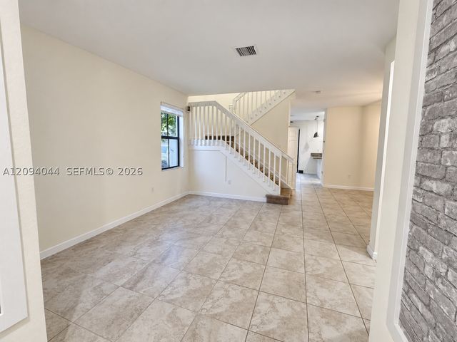 10306 W 33rd Ln, Hialeah, FL 33018