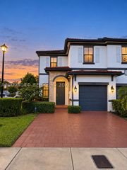 10306 W 33rd Ln, Hialeah, FL 33018