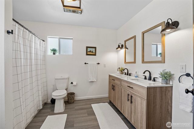 8252 Beach Way Drive, Blaine, WA 98230