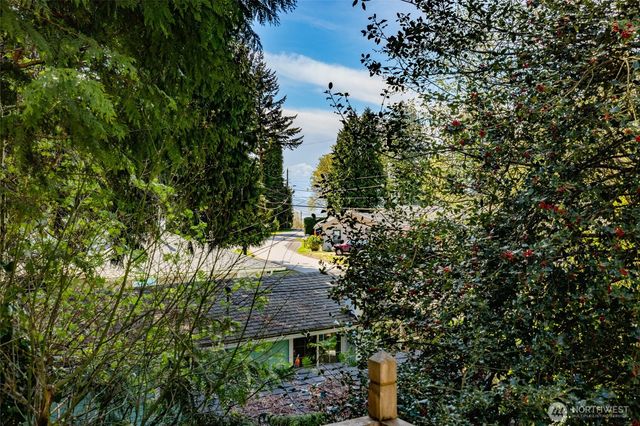 8252 Beach Way Drive, Blaine, WA 98230