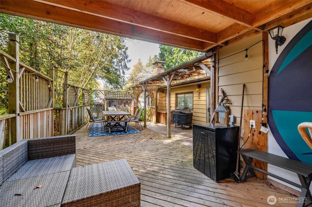 8252 Beach Way Drive, Blaine, WA 98230