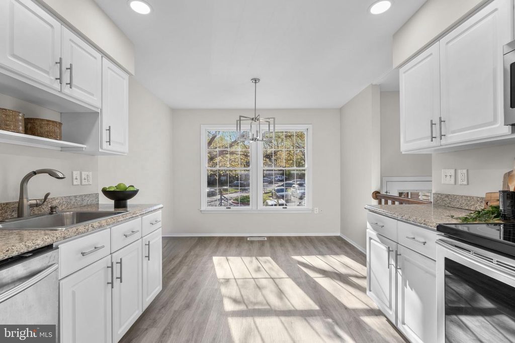 Image 10 of property listing at 7525 SWAN POINT WAY #19-5, Columbia, MD 21045