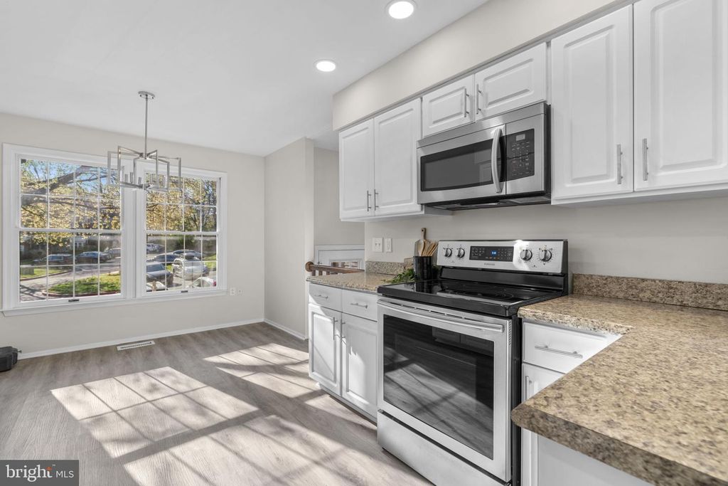 Image 11 of property listing at 7525 SWAN POINT WAY #19-5, Columbia, MD 21045