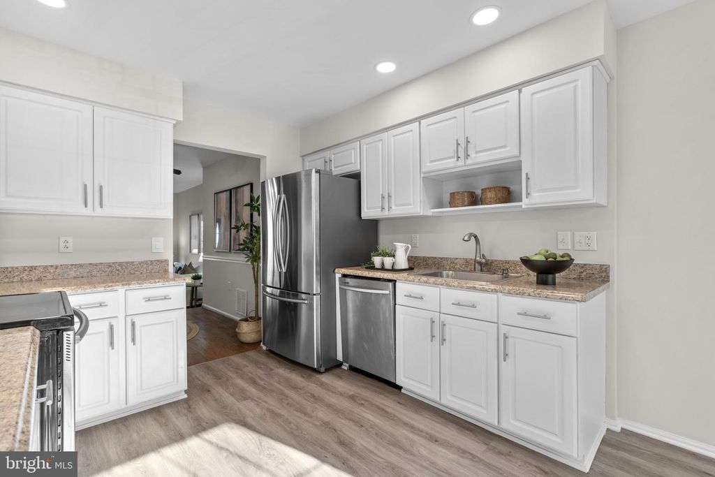 Image 13 of property listing at 7525 SWAN POINT WAY #19-5, Columbia, MD 21045