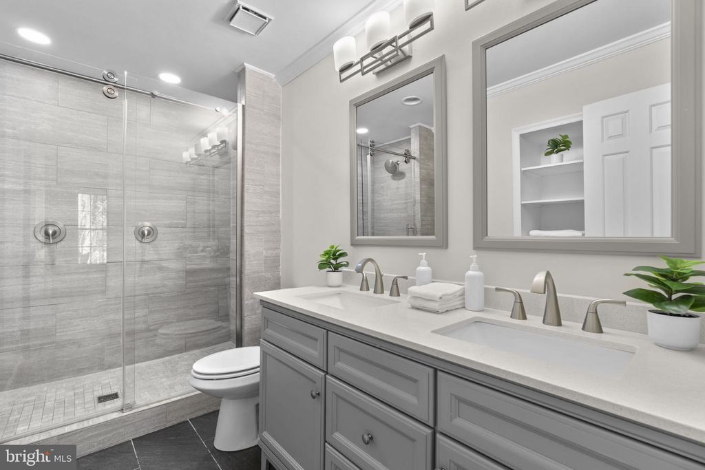 Image 17 of property listing at 7525 SWAN POINT WAY #19-5, Columbia, MD 21045