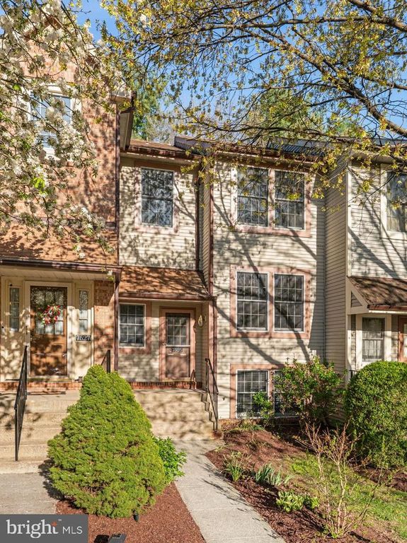 Image 2 of property listing at 7525 SWAN POINT WAY #19-5, Columbia, MD 21045