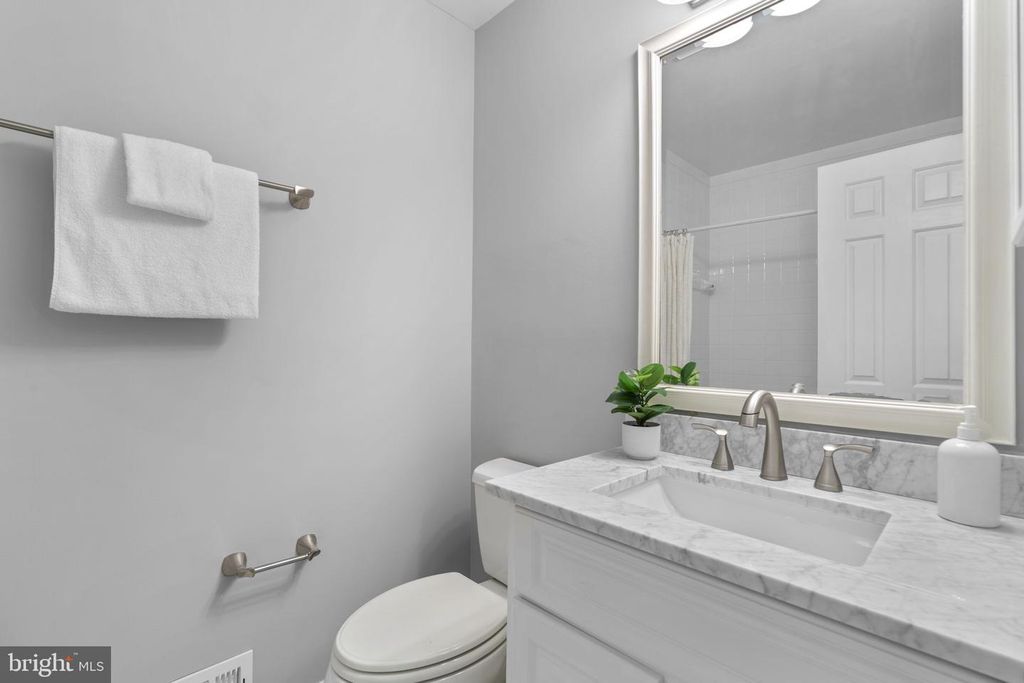 Image 21 of property listing at 7525 SWAN POINT WAY #19-5, Columbia, MD 21045