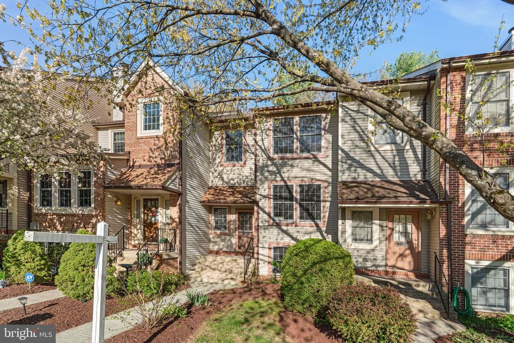 Image 3 of property listing at 7525 SWAN POINT WAY #19-5, Columbia, MD 21045