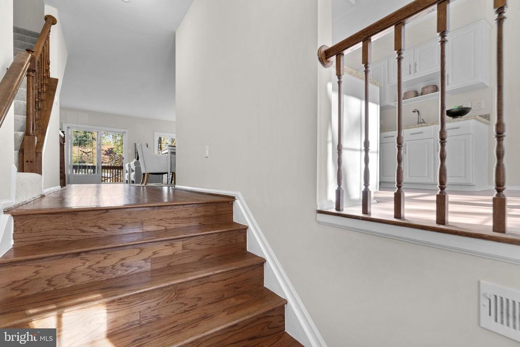 Image 4 of property listing at 7525 SWAN POINT WAY #19-5, Columbia, MD 21045