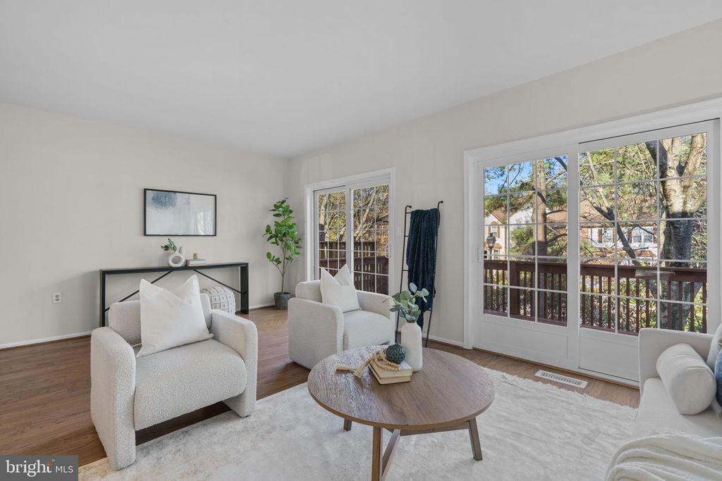 Image 5 of property listing at 7525 SWAN POINT WAY #19-5, Columbia, MD 21045