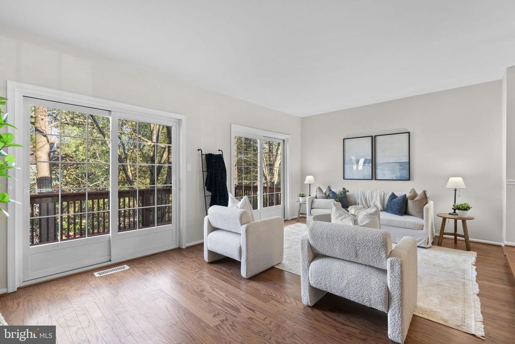 Image 6 of property listing at 7525 SWAN POINT WAY #19-5, Columbia, MD 21045