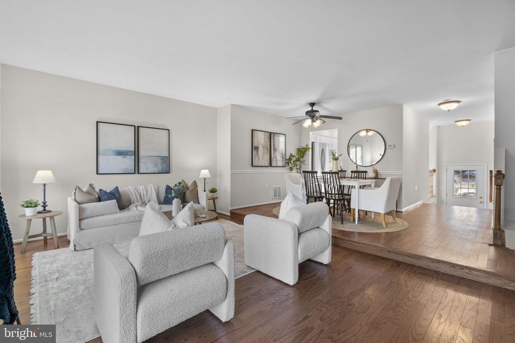 Image 7 of property listing at 7525 SWAN POINT WAY #19-5, Columbia, MD 21045