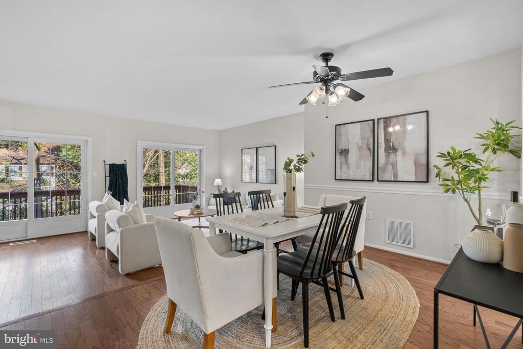 Image 8 of property listing at 7525 SWAN POINT WAY #19-5, Columbia, MD 21045