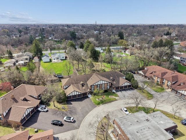 5851 Doe Circle, Westmont, IL 60559