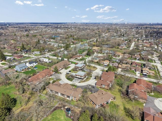 5851 Doe Circle, Westmont, IL 60559