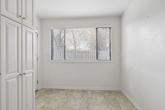 5851 Doe Circle, Westmont, IL 60559