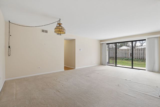 5851 Doe Circle, Westmont, IL 60559