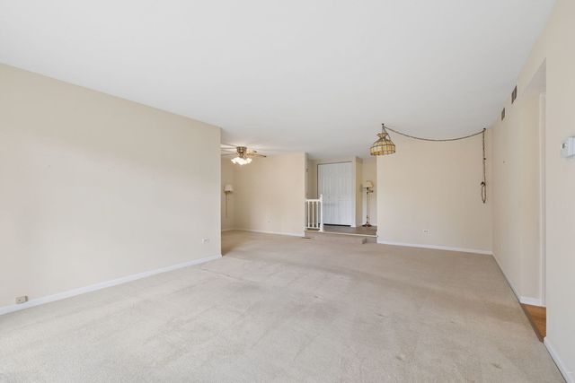 5851 Doe Circle, Westmont, IL 60559