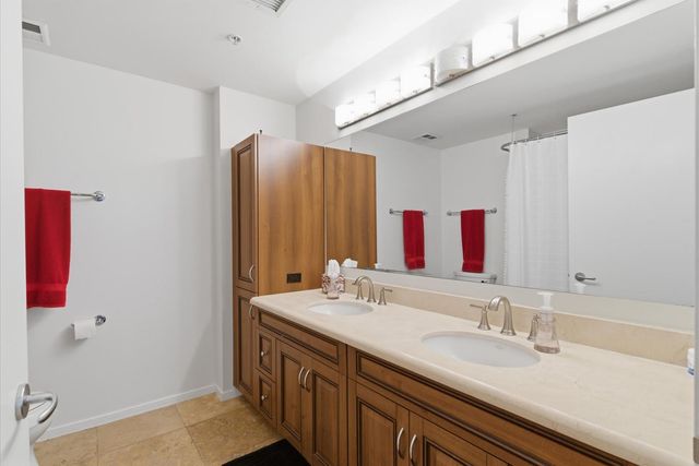 7137 E Rancho Vista Drive 2009, Scottsdale, AZ 85251