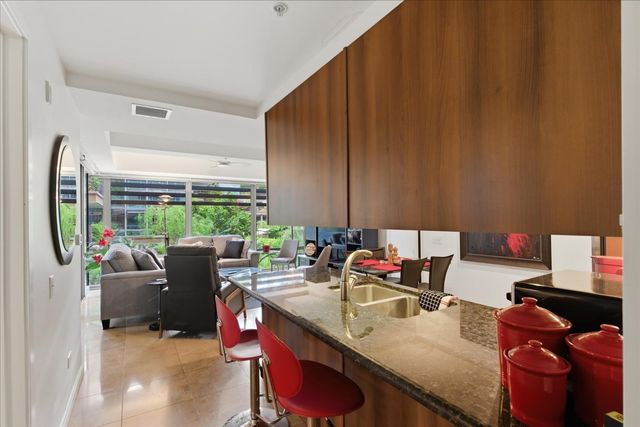 7137 E Rancho Vista Drive 2009, Scottsdale, AZ 85251