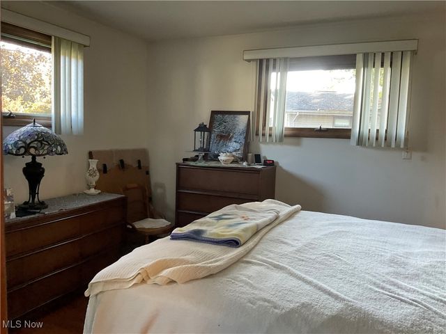 2036 Glenn Drive NE, Warren, OH 44483