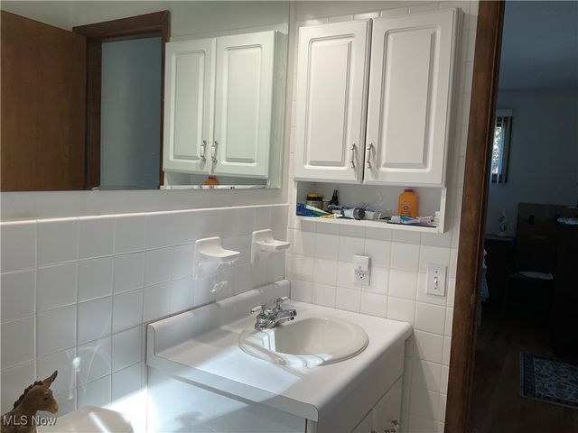 2036 Glenn Drive NE, Warren, OH 44483