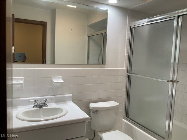 2036 Glenn Drive NE, Warren, OH 44483