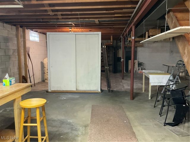 2036 Glenn Drive NE, Warren, OH 44483