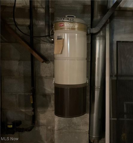 2036 Glenn Drive NE, Warren, OH 44483