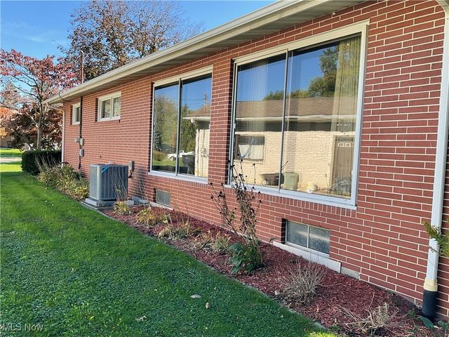 2036 Glenn Drive NE, Warren, OH 44483