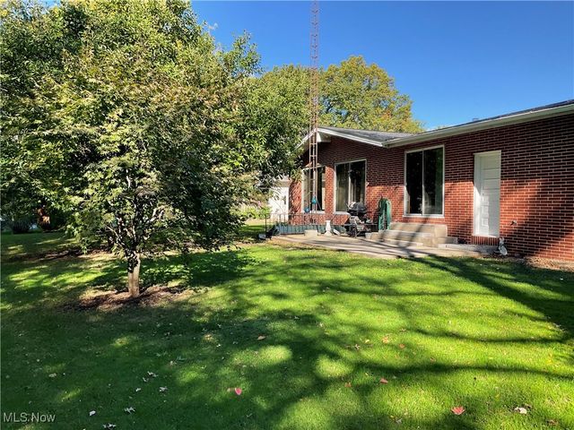 2036 Glenn Drive NE, Warren, OH 44483