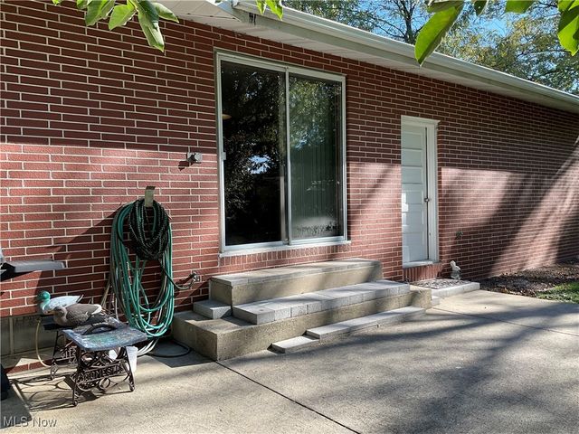 2036 Glenn Drive NE, Warren, OH 44483