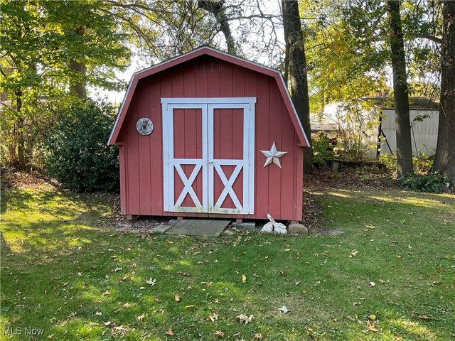 2036 Glenn Drive NE, Warren, OH 44483