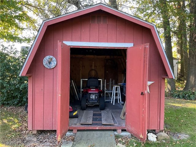 2036 Glenn Drive NE, Warren, OH 44483